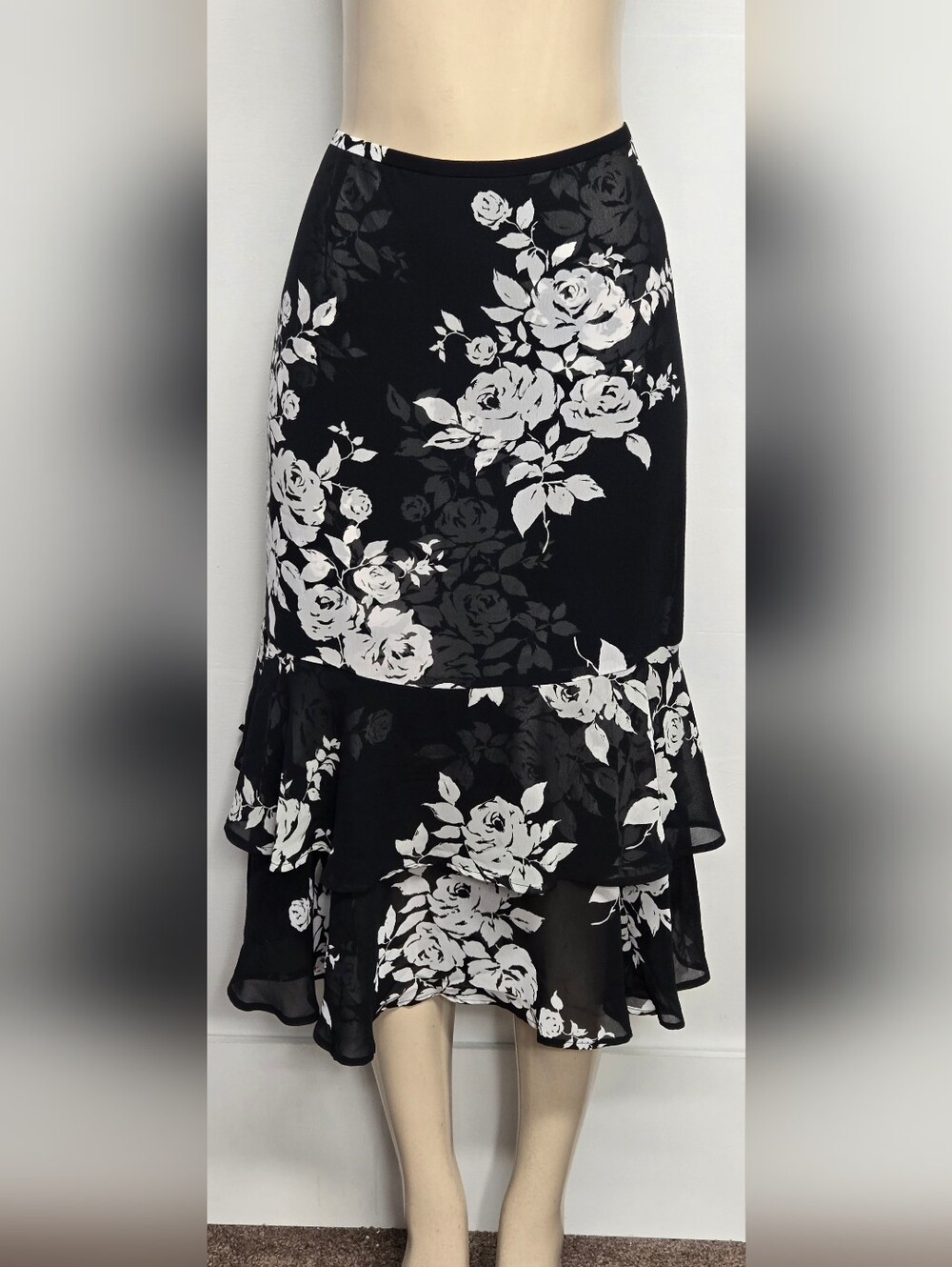 Emma James 18W Skirt Tiered Ruffle Black White Bold Floral Flowy Polyester